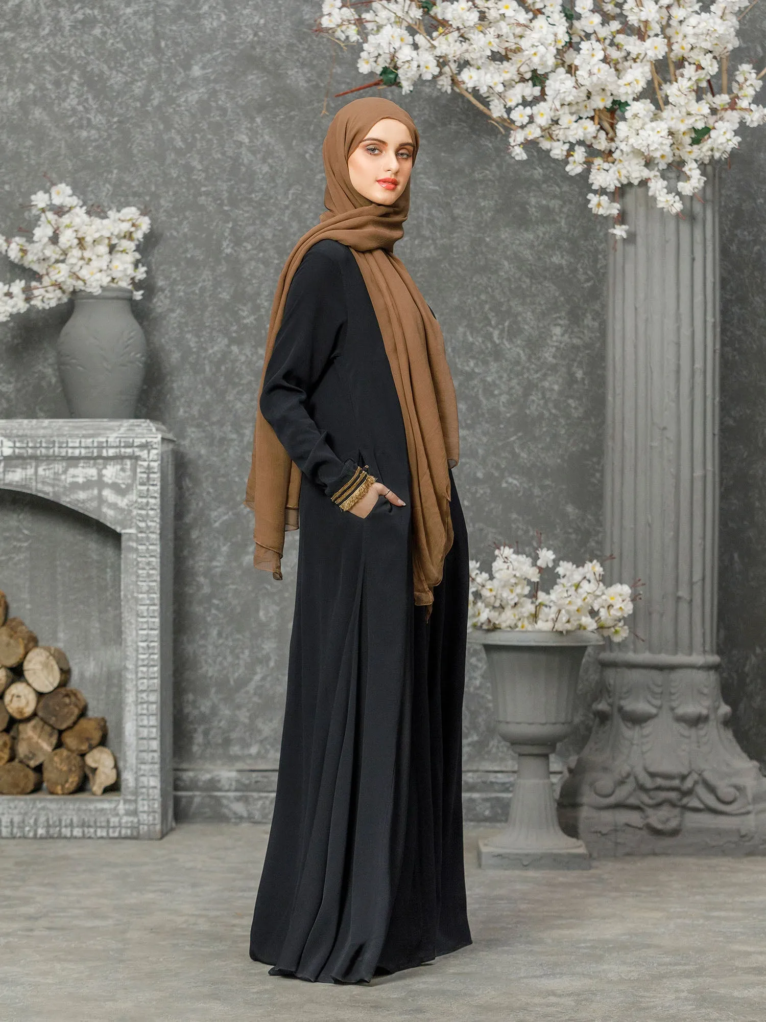 Abaya Bumblebee Black