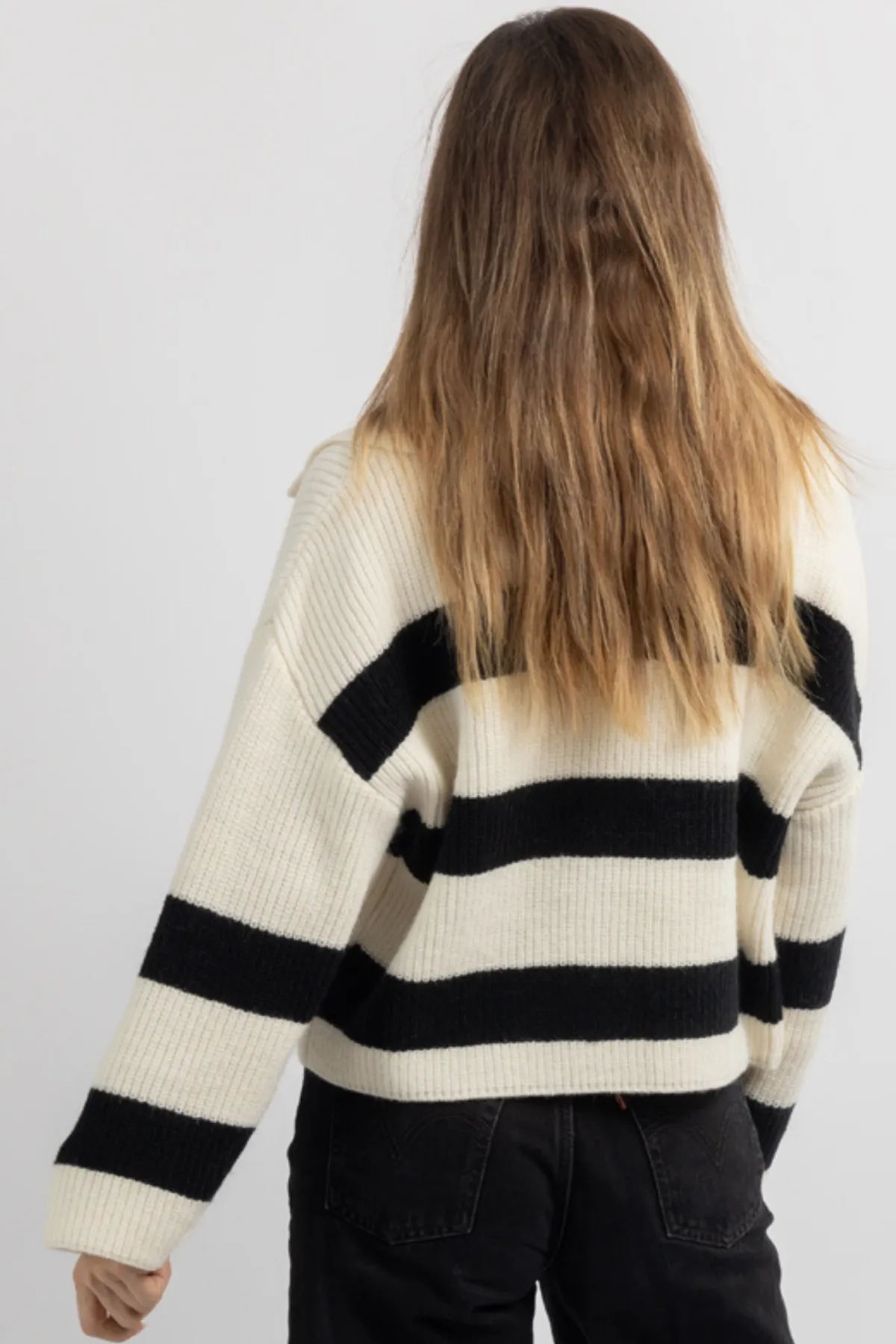 CHELSEY IVORY COLLAR CONTRAST SWEATER