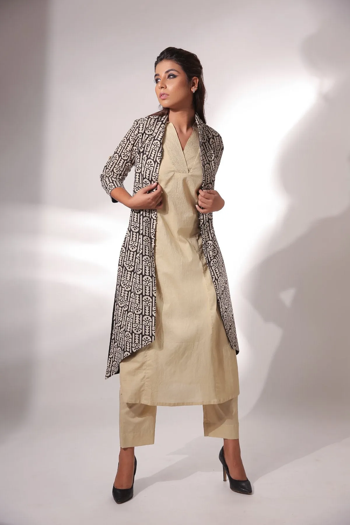 Cotton Kurta Pant Set With Block Printed Cape