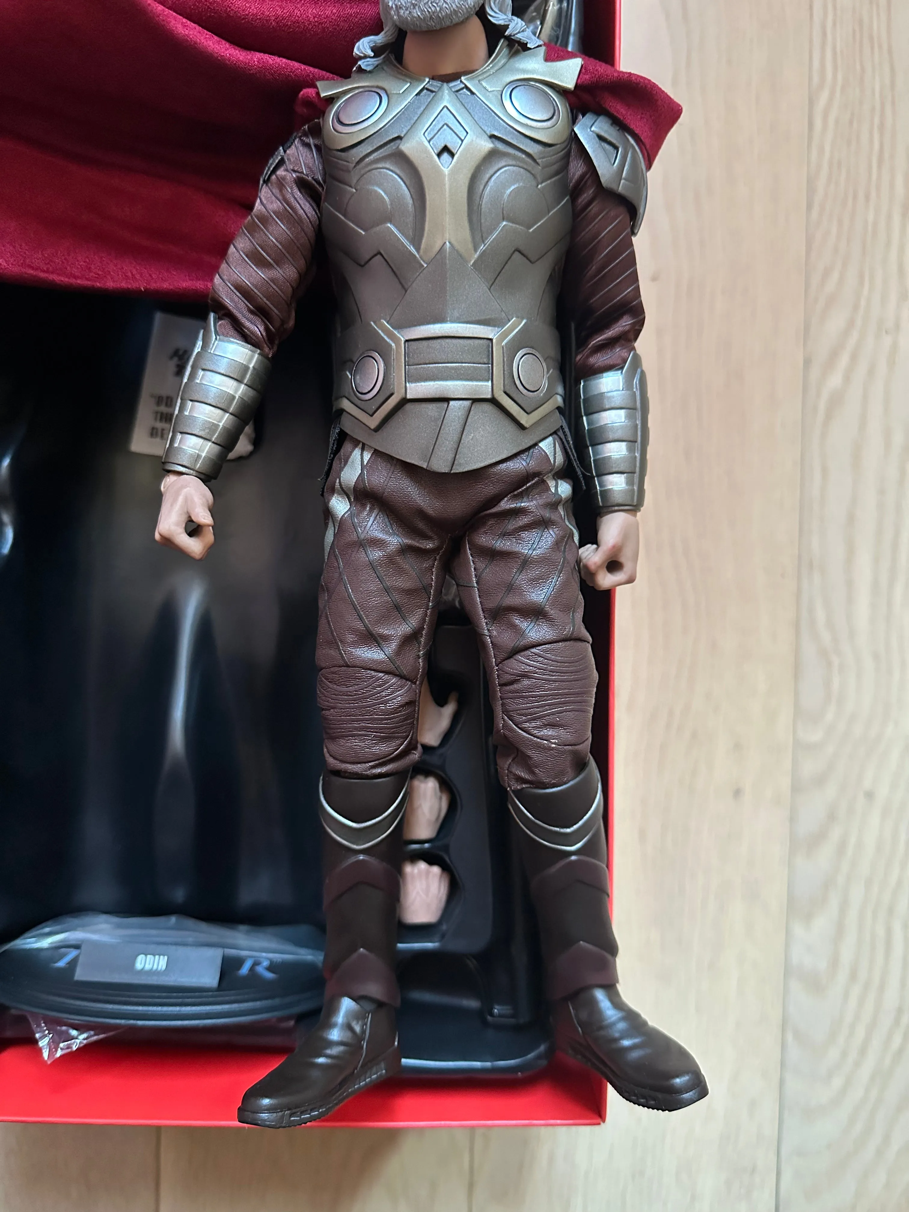 Hottoys Hot Toys 1/6 Scale MMS148 MMS 148 Thor - Odin Action Figure USED