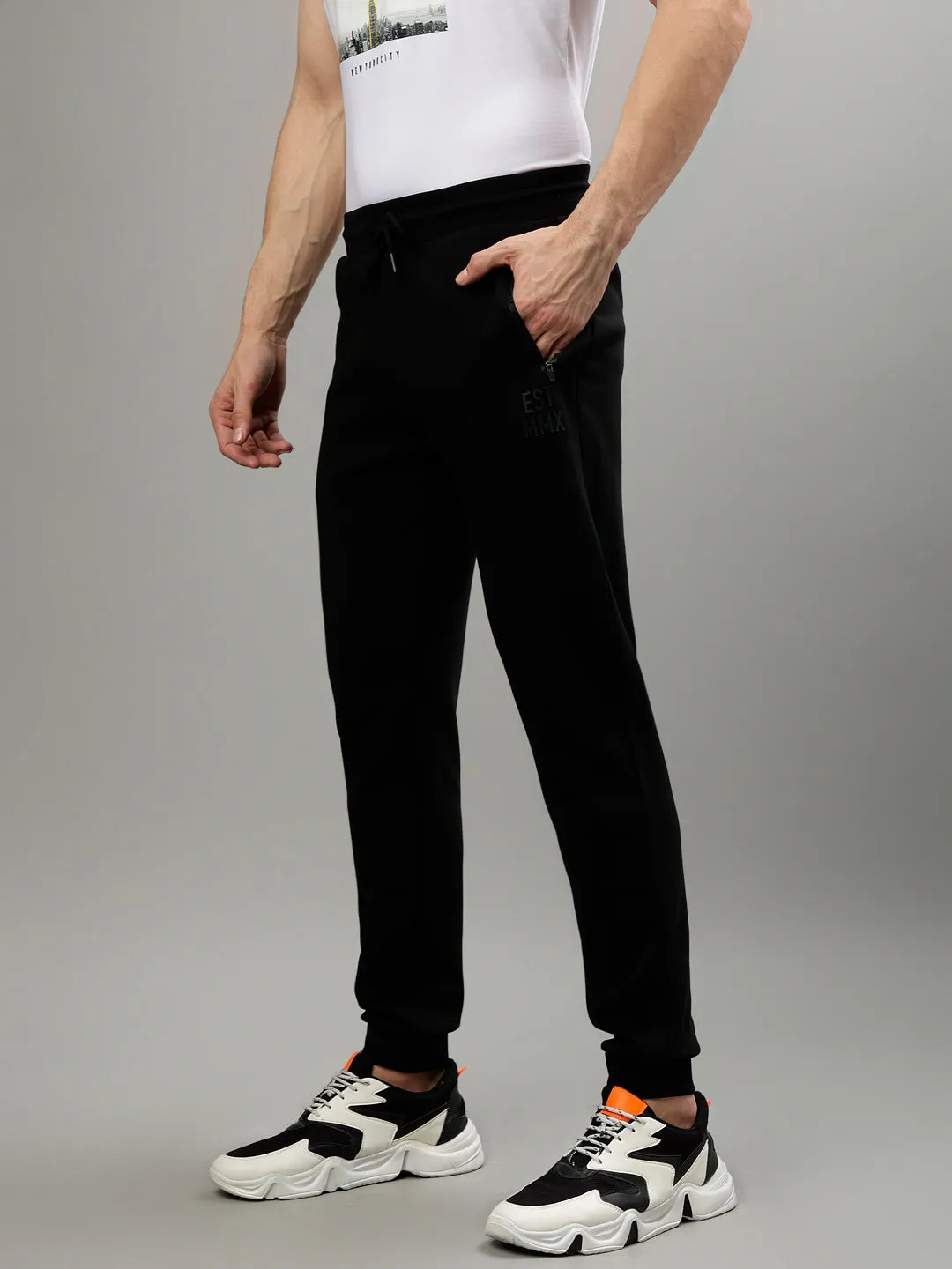 Iconic Men Black Solid Regular Fit Joggers Trackpants