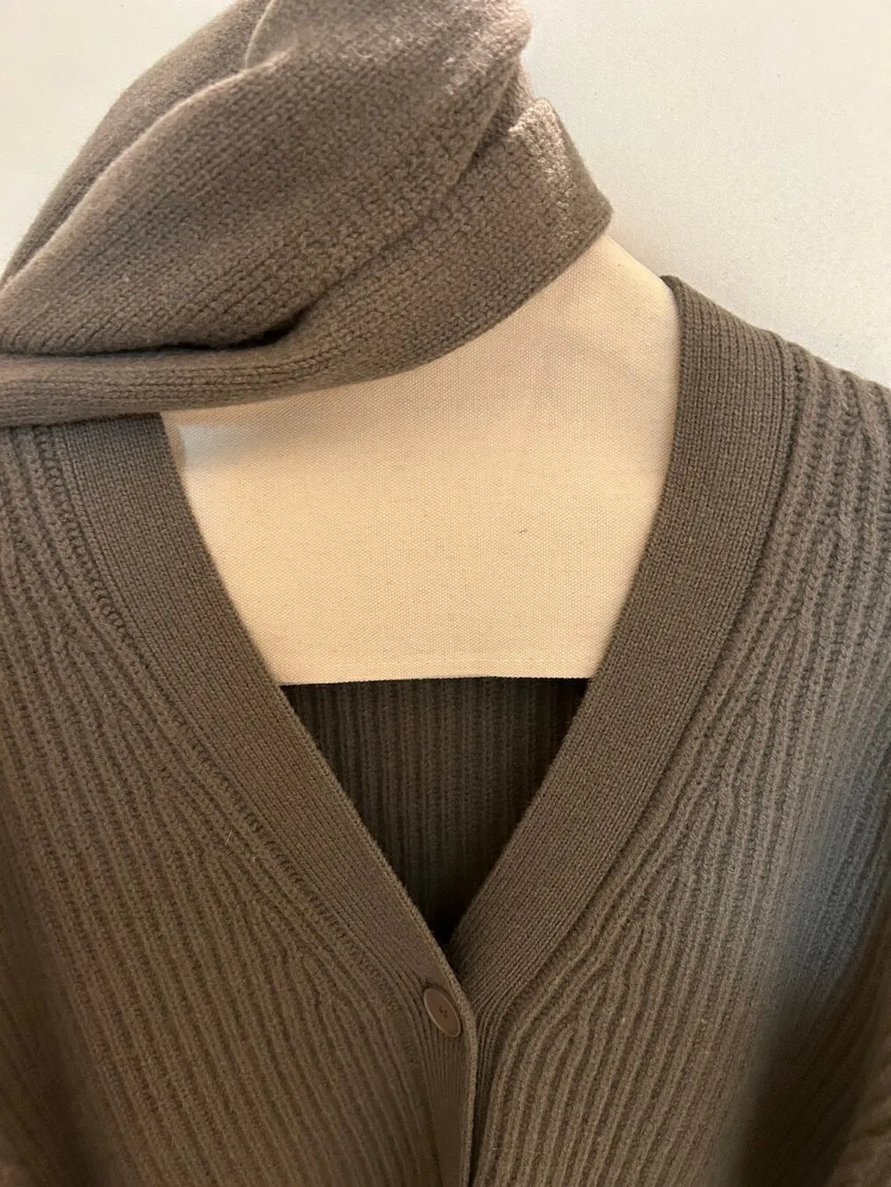 [Luxury] 100% Wool Cardigan (with free Scarf)