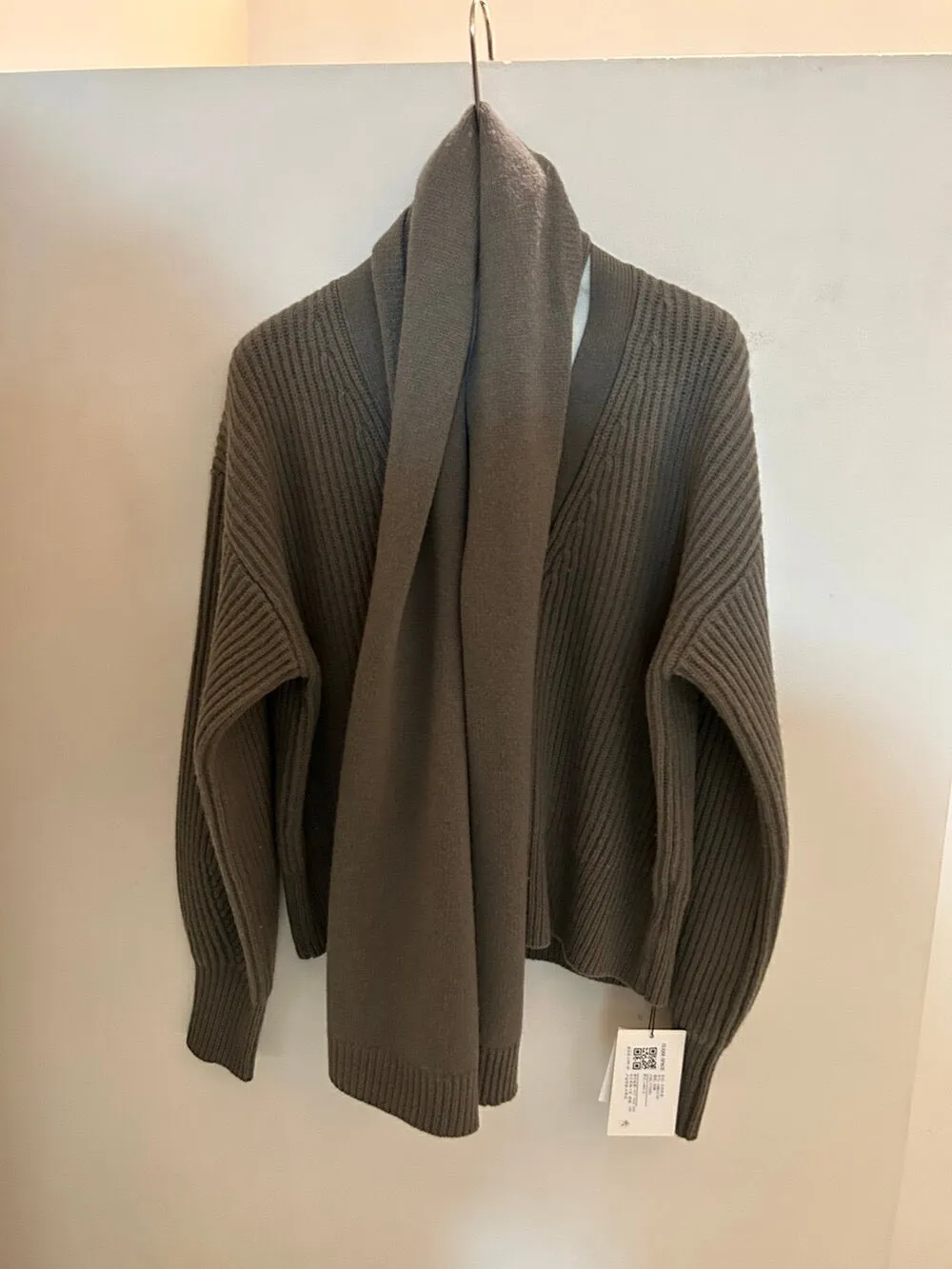 [Luxury] 100% Wool Cardigan (with free Scarf)